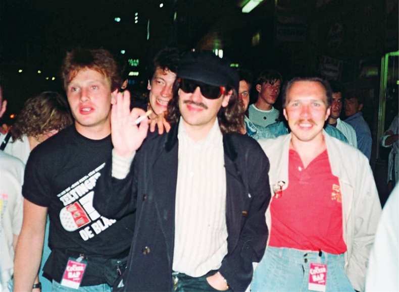 Иллюстрация к книге — Путь Горыныча. Авторизованная биография Гарика Сукачева [i_043.jpg]