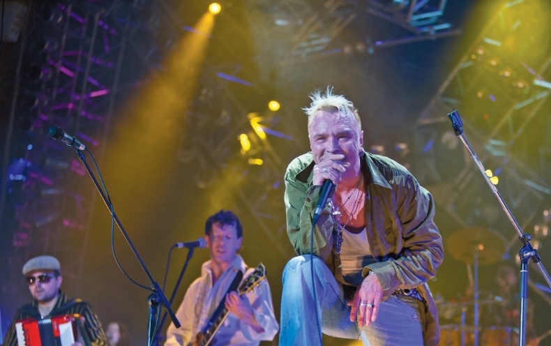 Иллюстрация к книге — Путь Горыныча. Авторизованная биография Гарика Сукачева [i_053.jpg]