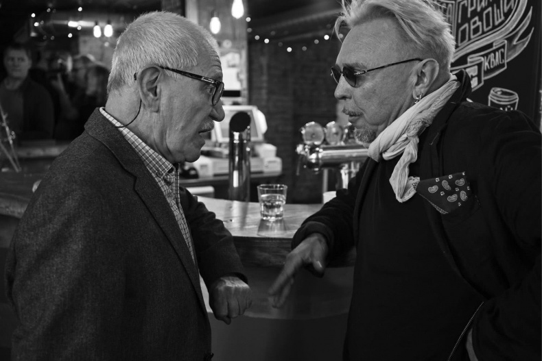 Иллюстрация к книге — Путь Горыныча. Авторизованная биография Гарика Сукачева [i_063.jpg]