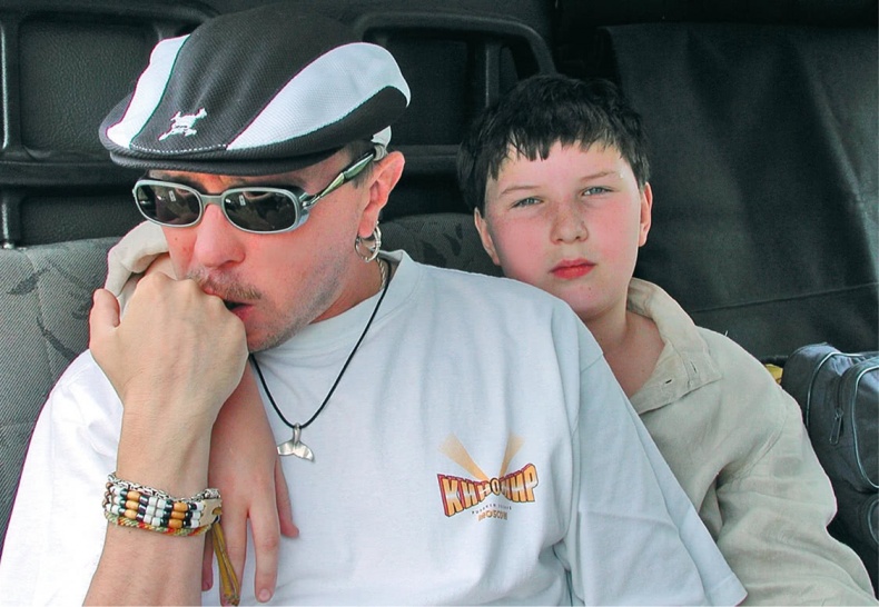 Иллюстрация к книге — Путь Горыныча. Авторизованная биография Гарика Сукачева [i_066.jpg]