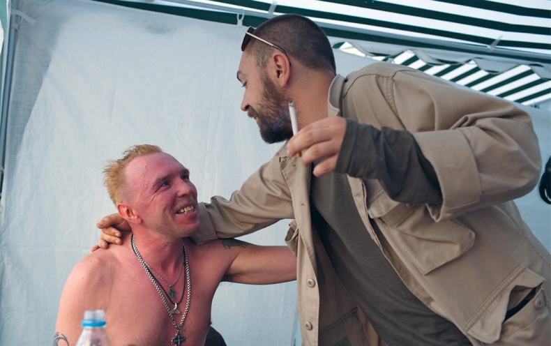 Иллюстрация к книге — Путь Горыныча. Авторизованная биография Гарика Сукачева [i_075.jpg]