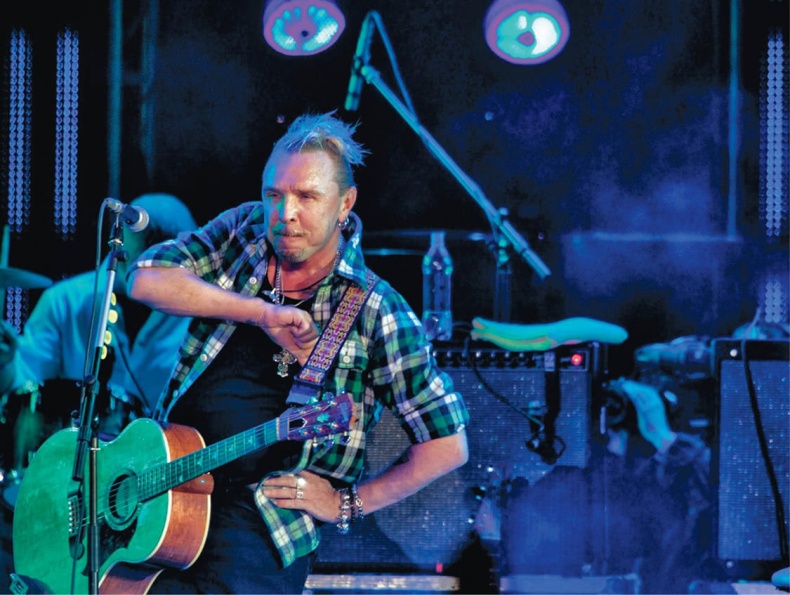 Иллюстрация к книге — Путь Горыныча. Авторизованная биография Гарика Сукачева [i_083.jpg]