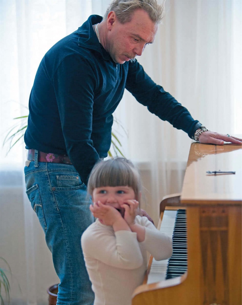 Иллюстрация к книге — Путь Горыныча. Авторизованная биография Гарика Сукачева [i_088.jpg]