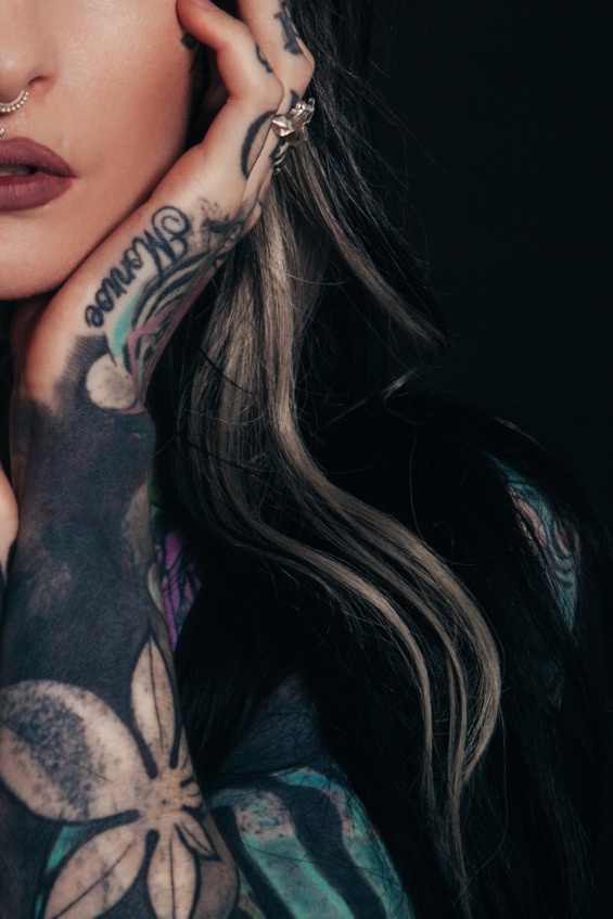 Иллюстрация к книге — Флакон счастья. Книга ароматов. Часть вторая. Парфюмерные истории [image67_5b6d3dad950164c8004ee545_jpg.jpg]