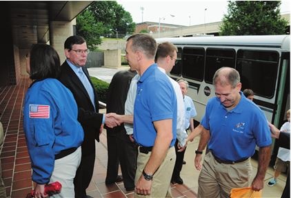 Иллюстрация к книге — Непридуманные космические истории [i_058.jpg]