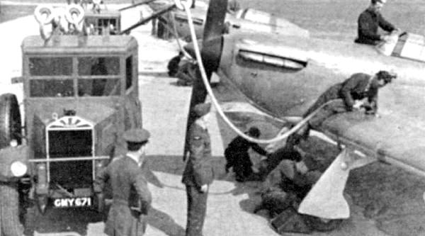 Иллюстрация к книге — «Ураганный» истребитель. «Харрикейны» в бою [i_020.jpg]