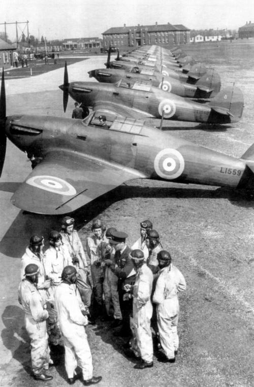 Иллюстрация к книге — «Ураганный» истребитель. «Харрикейны» в бою [i_051.jpg]