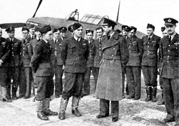 Иллюстрация к книге — «Ураганный» истребитель. «Харрикейны» в бою [i_068.jpg]