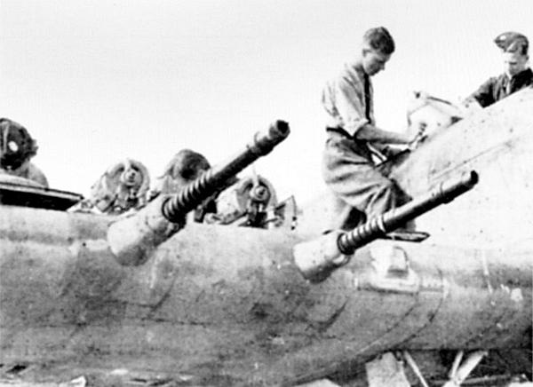 Иллюстрация к книге — «Ураганный» истребитель. «Харрикейны» в бою [i_086.jpg]