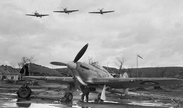 Иллюстрация к книге — «Ураганный» истребитель. «Харрикейны» в бою [i_103.jpg]