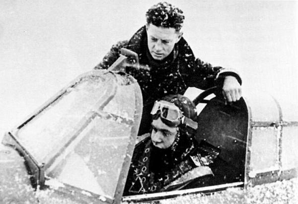 Иллюстрация к книге — «Ураганный» истребитель. «Харрикейны» в бою [i_109.jpg]