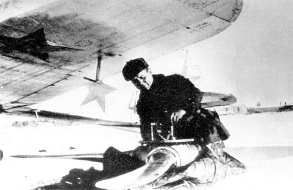 Иллюстрация к книге — «Ураганный» истребитель. «Харрикейны» в бою [i_123.jpg]