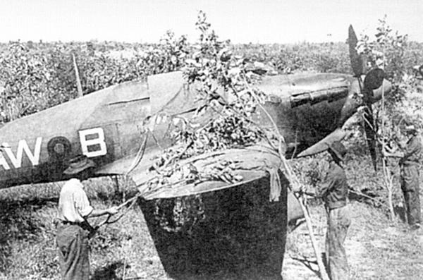 Иллюстрация к книге — «Ураганный» истребитель. «Харрикейны» в бою [i_151.jpg]