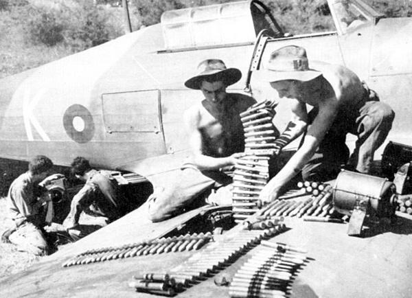 Иллюстрация к книге — «Ураганный» истребитель. «Харрикейны» в бою [i_157.jpg]