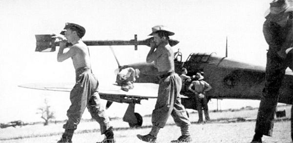 Иллюстрация к книге — «Ураганный» истребитель. «Харрикейны» в бою [i_183.jpg]