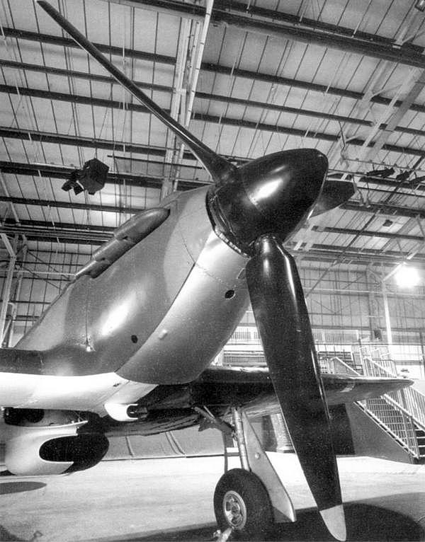 Иллюстрация к книге — «Ураганный» истребитель. «Харрикейны» в бою [i_205.jpg]