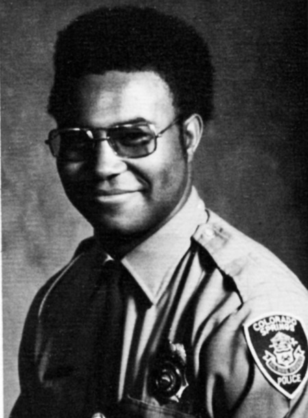 Иллюстрация к книге — Черный клановец. Поразительная история чернокожего детектива, вступившего в Ку-клукс-клан [i_001.jpg]