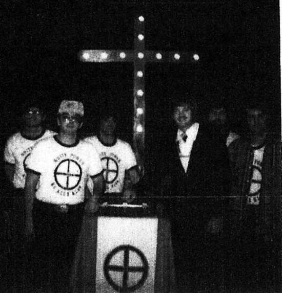 Иллюстрация к книге — Черный клановец. Поразительная история чернокожего детектива, вступившего в Ку-клукс-клан [i_013.jpg]