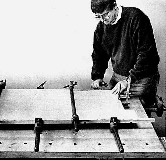 Иллюстрация к книге — Работы по дереву. Мебель для дома своими руками [i_056.jpg]