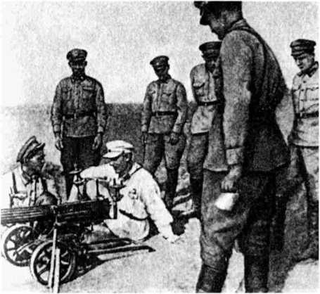 Иллюстрация к книге — Годы и войны [i_006.jpg]