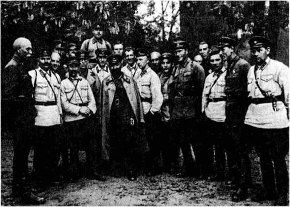 Иллюстрация к книге — Годы и войны [i_007.jpg]