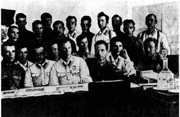 Иллюстрация к книге — Годы и войны [i_008.jpg]