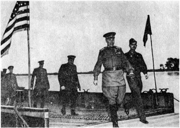 Иллюстрация к книге — Годы и войны [i_012.jpg]