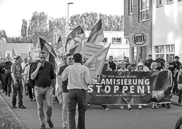 Иллюстрация к книге — Незримая битва сверхдержав [i_025.jpg]