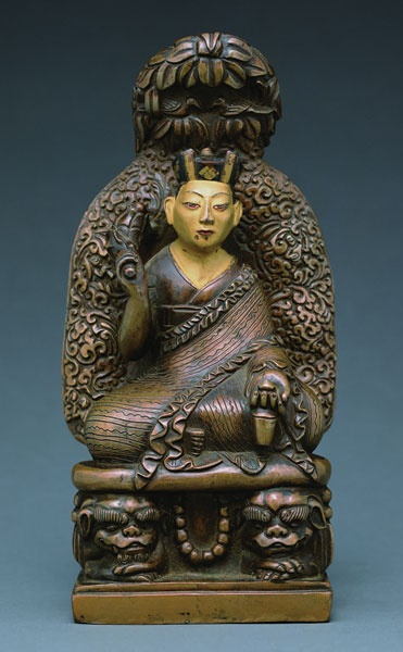 Иллюстрация к книге — Золотой лебедь в бурных водах. Необыкновенная жизнь Десятого Кармапы [i_013.jpg]