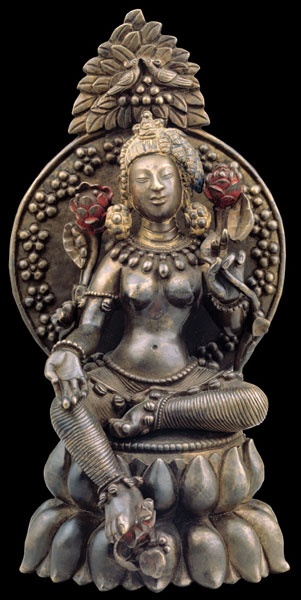 Иллюстрация к книге — Золотой лебедь в бурных водах. Необыкновенная жизнь Десятого Кармапы [i_018.jpg]