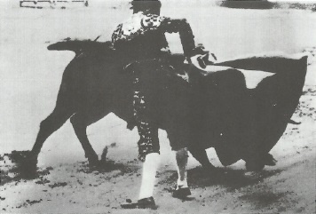 Иллюстрация к книге — Смерть после полудня [i_011.jpg]