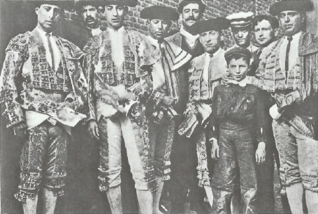 Иллюстрация к книге — Смерть после полудня [i_032.jpg]