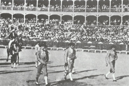 Иллюстрация к книге — Смерть после полудня [i_056.jpg]