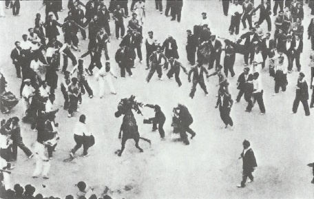 Иллюстрация к книге — Смерть после полудня [i_061.jpg]