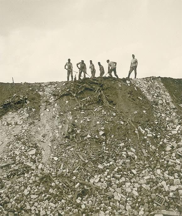 Иллюстрация к книге — Карта дней [i_009.jpg]