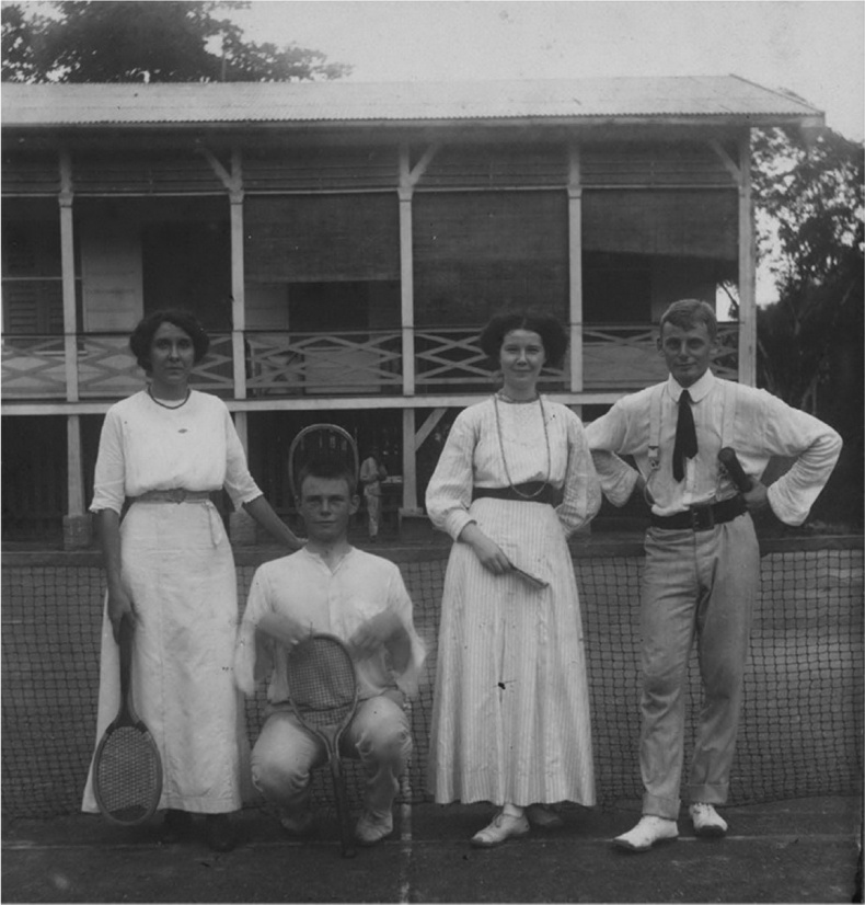 Иллюстрация к книге — Кроссовки. Культурная биография спортивной обуви [i_013.jpg]