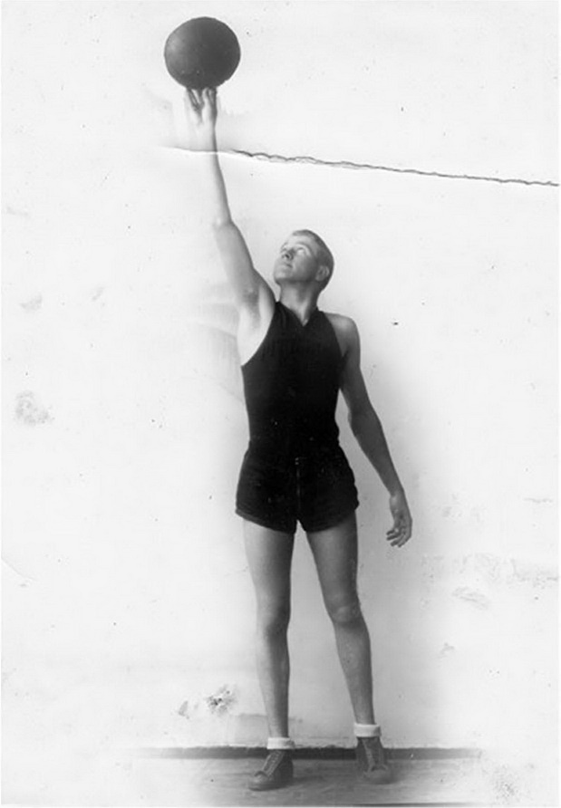 Иллюстрация к книге — Кроссовки. Культурная биография спортивной обуви [i_015.jpg]