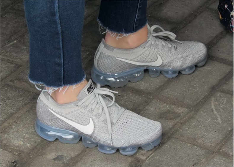 Иллюстрация к книге — Кроссовки. Культурная биография спортивной обуви [i_033.jpg]