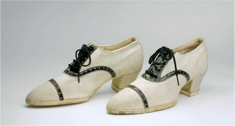 Иллюстрация к книге — Кроссовки. Культурная биография спортивной обуви [i_098.jpg]