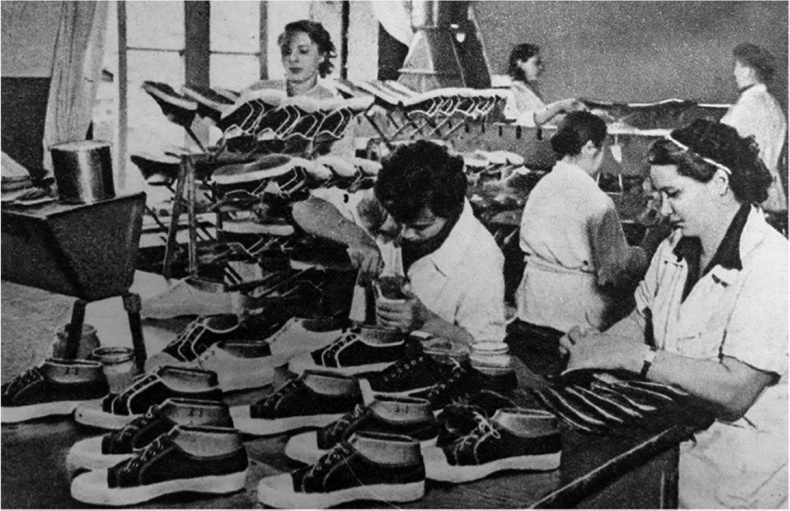 Иллюстрация к книге — Кроссовки. Культурная биография спортивной обуви [i_117.jpg]