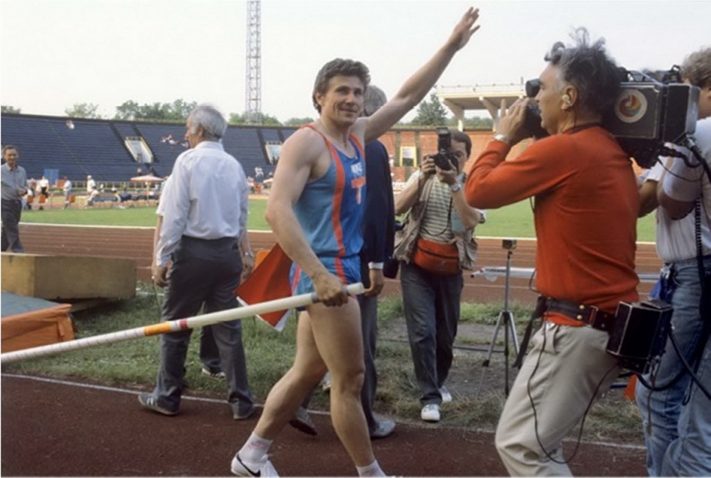 Иллюстрация к книге — Кроссовки. Культурная биография спортивной обуви [i_152.jpg]