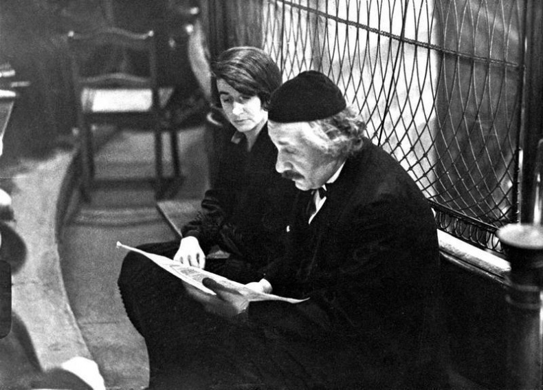 Иллюстрация к книге — Говорит Альберт Эйнштейн [i_001.jpg]