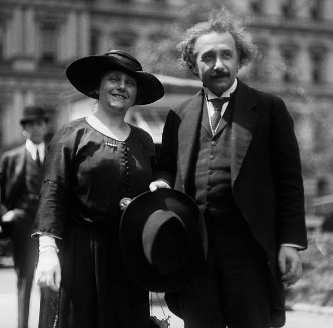 Иллюстрация к книге — Говорит Альберт Эйнштейн [i_026.jpg]