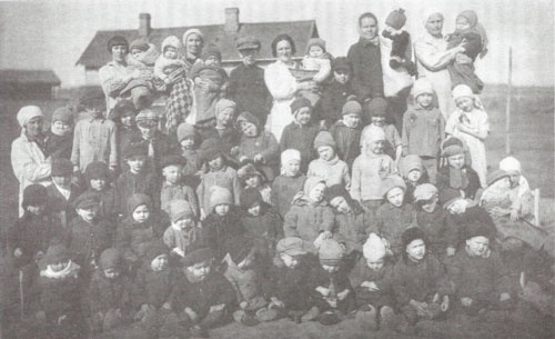 Иллюстрация к книге — Коммунизм своими руками. Образ аграрных коммун в Советской России [i_006.jpg]