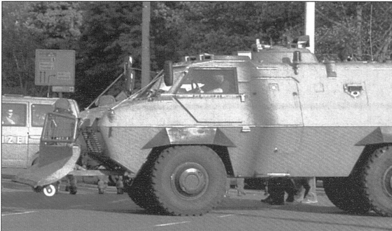 Иллюстрация к книге — Бронетранспортёры на шасси UNIMOG 1950 - 2009 гг. [img_33.jpg]