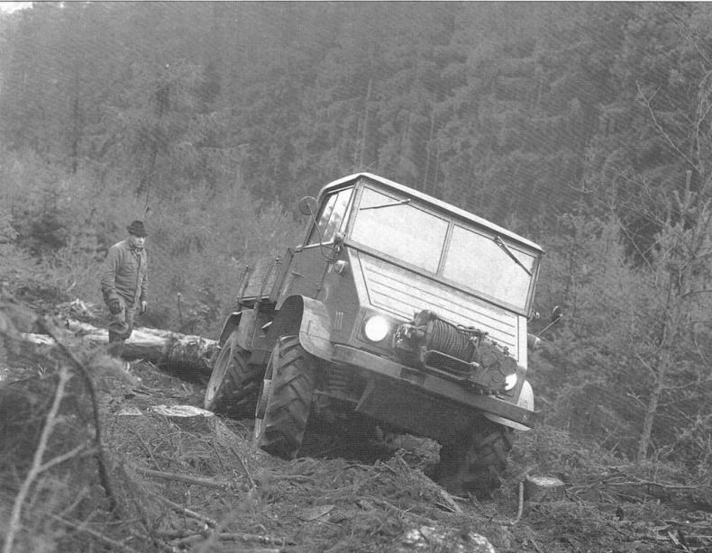 Иллюстрация к книге — Бронетранспортёры на шасси UNIMOG 1950 - 2009 гг. [img_4.jpg]