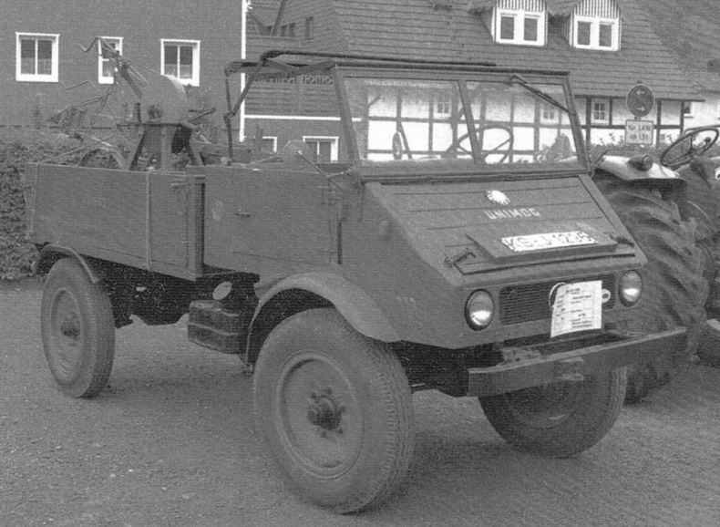 Иллюстрация к книге — Бронетранспортёры на шасси UNIMOG 1950 - 2009 гг. [img_6.jpg]