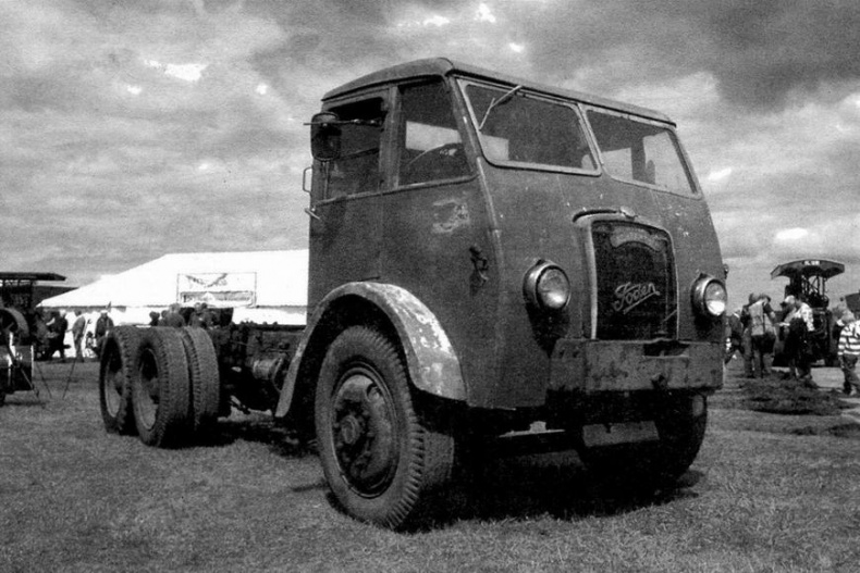 Иллюстрация к книге — Транспортёры танков 1930 -1940 гг. [img_38.jpg]