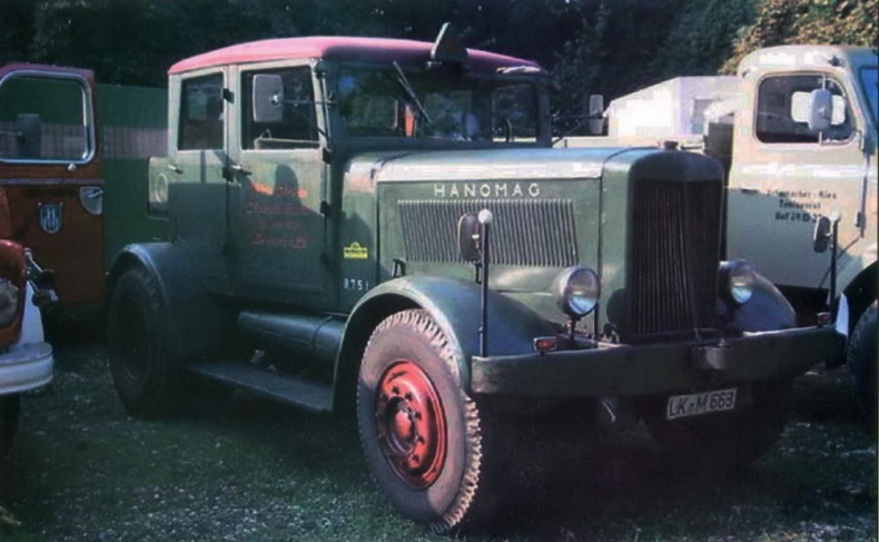 Иллюстрация к книге — Транспортёры танков 1930 -1940 гг. [img_62.jpg]