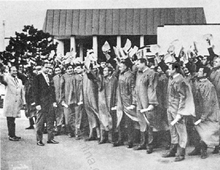 Иллюстрация к книге — McDonalds. Как создавалась империя [_21.jpg]